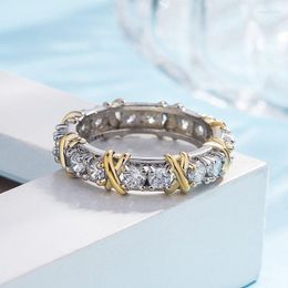 Fedi nuziali 2023 Fashion Simple Shiny Zircon Cross Ring Accessori per le mani delle donne Regalo di festa