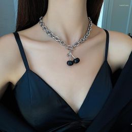 Chains 2023 Dark Cherry Titanium Steel Necklace For Women Ins Cold Wind Clavicle Chain Hip Punk Niche Simple Girlfriend Gift