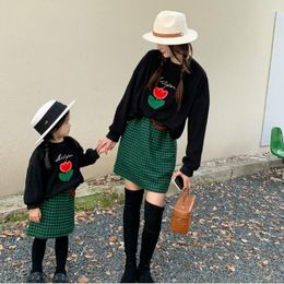 Family Matching Outfits Mother Daughter Matching Clothing Sets Parent-Child Christmas Outfit Autumn/Winter Girls Women's Christmas Hoodie Plaid Skirt 230506