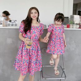 Family Matching Outfits Mother Daughter Floral Dress For Parent-Child Matching Flower Pattern Clothing Mom And Baby Girl Dresses Women Clothes 230506