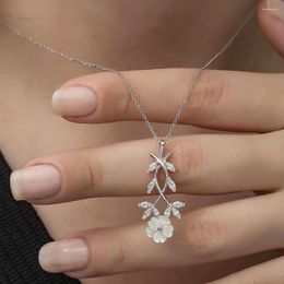 Pendant Necklaces Huitan Aesthetic Crystal Flower Necklace For Women Ly Designed Fashionable Neck Accessories Wedding Eternity Jewellery
