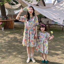 Family Matching Outfits Mother Baby Daughter Matching Dressess Girls Summer Clothes Parent-Child Clothes Women's Clothing Mommy And Me Floral Dress 230506