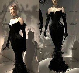 Sexy Mermaid Evening Formal Dresses With Long Sleeve Glove Black Veet Feather Sweetheart Pleated Arabic Prom Gowns