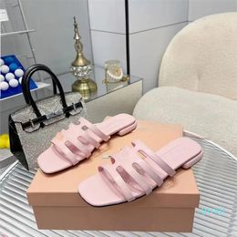 Fashion Women Sandals Slippers Casuals Summer Flats Slipes Sliders Italy Classic Leather Double Strap Designer Comfort Office Flip Flops