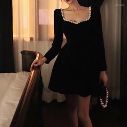 Designer Casual Dresses 2024 Spring Fashion Velvet Women Square Collar Full Sleeve Ruched Diamonds Ball Gown Black Party Mini Dress96NEFD4I