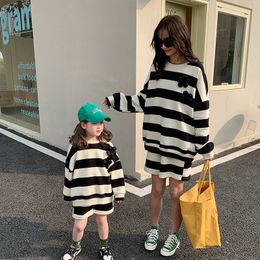 Family Matching Outfits Mom Daughter Matching Outfits Mother And Baby Girls Clothes Set Korean Fashion Parent-Child Spring Autumn Clothing Suit 230506