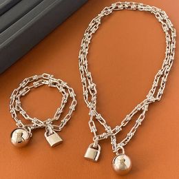 Pendant Necklaces Top Quality Silver Gold Lock Chain Necklace Bracelet Women Jewelry Set Europe Designer Gift Party Runway Trend 230506