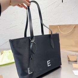 Fashion Womens handbag shoulder Bag Mens designer Black tote bag Classic Casual Brand Shopping Bags Large Capacity Package D2305062S