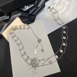 Colares pendentes designer de marca engarrafadores de colares de jóias de cobre de diamante prateado para mulheres gargantilhas de colar clássico premium 2023 jóias de presente de primavera