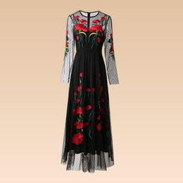 2023 Estate nero ricamo floreale abito in tulle manica lunga girocollo con pannelli lunghi maxi abiti casual S3W030427