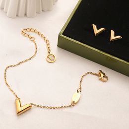 Asla solma mücevher setleri marka küpeler bileklik bileklik zinciri tasarımcıları mektup kulak saplama 18k altın kaplama paslanmaz çelik geometrik kadınlar için sevgi hediyeleri aksesuarları
