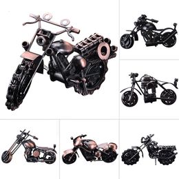 Decorative Objects Figurines Wheeled Handmade Vintage Iron Motorcycle Model Motor Figurine Metal Motorbike Prop Boy Gift Kid Toy Home Office Decor 230506