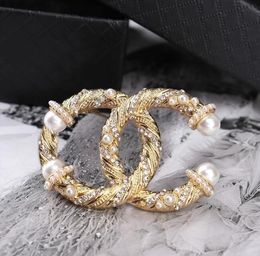 20style Luxury Brand Designer Pearl Brooch Hollow Letter Brooches For Women Charm Wedding Fashion Gift High Quality Jewelry Accessoriey