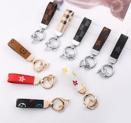 Fashion Designer Keychain Classic Exquisite Luxury Car Keyring Zinc Alloy Letter Unisex Lanyard Metal Small Jewellery 17 Colours