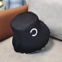 Women Luxury Designers Bucket Hat Straw Cap Summer Hats Men Caps Classic Letter C Patchwork Black White Fashion Casquette Beanie 2305072BF