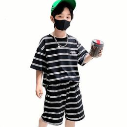 Clothing Sets Boys Summer Clothes Striped Tshirt Short Tracksuit Casual Style Kids 6 8 10 12 14 230506