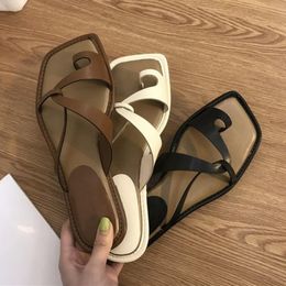 Sandalo estivo versione coreana clip toe infradito moda all'aperto piatto casual antiscivolo ciabatte da spiaggia femminili 230508