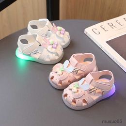 Sandals 2023 Spring Summer Baby Girls Sandals Soft Sole Cute Princess Shoes Toddler LED Light First Walkers Kids Beach Shoes