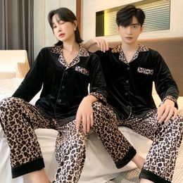 Casal de roupas de sono feminino Mulheres homens Velvet camisa preta de leopardo calças impressas