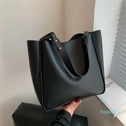 Women Handbags Shoulder Bags Shopping and Travel Bags Large Capacity Female Bags Made of Leather