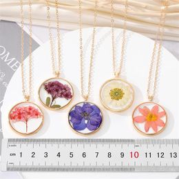 Chains Fashion Dried Flower Necklace Transparent Resin Immortal Pendant Women Neckalce Summer Unique Design Floral Jewelry 2023