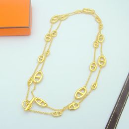 Einzigartige Nischendesigner-Schweinenasen-Halskette, doppellagige Goldkette, Damen-Schlüsselbeinkette, trendige und vielseitige lange Halskette, neu