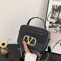 High Beauty French Bag Women's Fashionable Versatile Handbag Texture Fashion Commuter Wide Shoulder Strap Crossbody Trend Designer Online sale