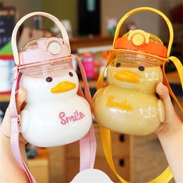 New 1000ml Cute Duck Water Bottle with Strap Straw for Girls Plastic Cup Drinking Bottle Kids Kawaii Water Bottle Bpa Free