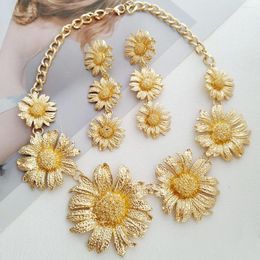 Choker Vedawas Daisy Metal Necklace For Women Temperament Golden Flower Necklace&Earrings Fashion Jewellery