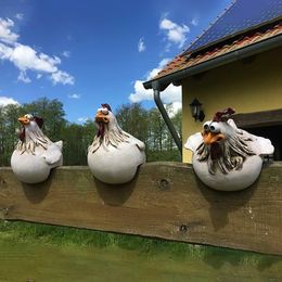 Garden Decorations Funny Chicken Fence Decor Statues Resin Garden Farm Yard Chicken Hen Sculpture Art Craft Courtyard Housewarming Home Decoration 230506