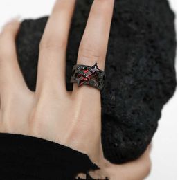 Band Rings 2023 New Punk Black Rings Thorns Vine Twine Red Rhinestones Hollow Unsex Couple Finger Ring Women Men Jewelry Gift Z0509