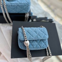 23P Womens Denim Camellia Vanity Bags With Crush Heart Bead Silver Metal Hardware Chain Crossbody Shoulder Handbags Outdoor Saoche Sport Lipstick Pouch 13X10CM