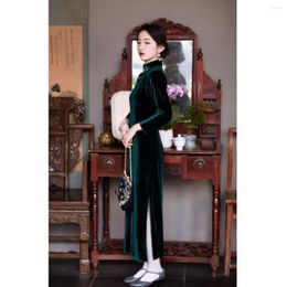 Ethnic Clothing YiChengFengXu Autumn Elegant Red Velvet Side Slit Long Cheongsam Retro Green Banquet Evening Dress For Women Bridal Toast
