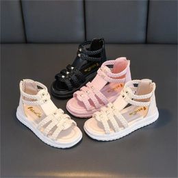 Sandálias de moda de verão sapatos infantis rebites chinelos de praia macio -Bottom Toddler infantil slides princesa sapatos roman