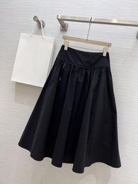 Skirts Waist Closed Pleated Half Skirt Showing Thin Matching Long Legs