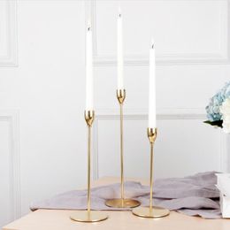 Candle Holders European Style Metal Candlestick Simple Wedding Decoration Bar Party Life Room Decoration Home Table Candlestick 230508