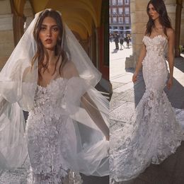 Royal Sweetheart Mermaid Wedding Dresses Lace 3D Appliques Bridal Gown Custom Made Sleeveless Wedding Gowns