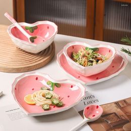 Bowls Cute Strawberry Ceramic Bowl Set Heart-shaped Fruit Dessert Breakfast Dish Cake Plate Kitchen Cutlery