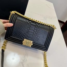 Single shoulder bag, high-end quality women's crossbody bag, gold chain buckle opening and closing design, fashionable work business bag