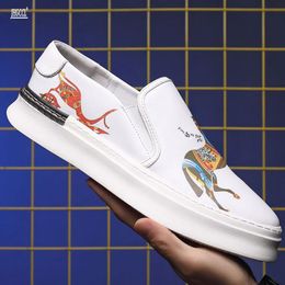 One Loafers New Men s Dress Shoes the Trend Printed Leisure Tide Thick Soled Foot Cover Leather Small White A Dre Shoe Leiure Lear
