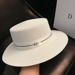 Straw hat woman simple flat top M letter elegant white English top hat woman summer sun protection seaside resort sun hat