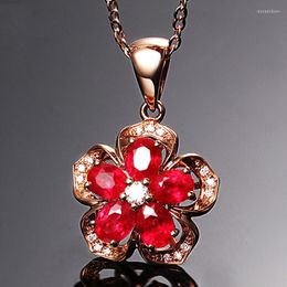 Pendant Necklaces Beautiful Retro Inlaid Red Zircon Flower Necklace High Quality Rose Gold Women 9 2 5 Jewelry Party GiftPendant