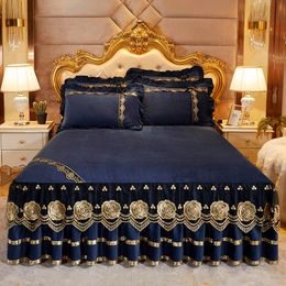 Bed Skirt Luxury Bedspread on The Bed European Royal Blue Crystal Velvet Lace Embroidery Bedskirts Sheet Pillowcases Home Textiles 230510