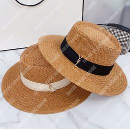 Mulher equipada com palha chapéu chapéu de verão Casual trança de capim de luxo largo chapéu de praia letras de ouro fivele moda sunhat