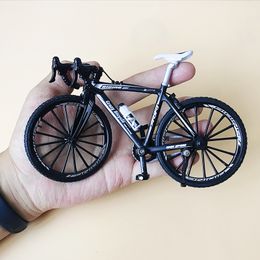 Novelty Games 1 10 Mini Finger Mountain Alloy Bicycle Diecast Model Metal bike Racing Toy Bend Road Simulation Collection Toys for children 230509