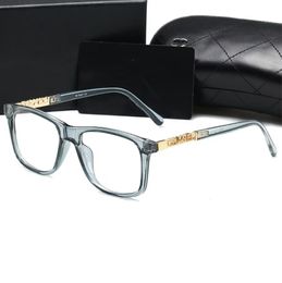 Fashion 4 Color Luxury 5525 convient aux hommes et aux femmes avec des lunettes de soleil élégantes et sophistiquées