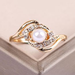 Cluster Rings Classic Imitation Pearl Wedding Ring For Women Elegant White Glass Filled Gold Colour Metal Geometric Round