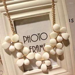 Pendant Necklaces Three Pearl Necklace Small Fragrant Wind Flower Decoration Clavicle Jewellery Fashion
