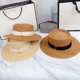 Designers Straw Bucket Hats Grass Braid Caps S Wide Brim Hats for Mens Women Bonnet Beanie Luxurys Fedora Fitted SunHat Ladies Baseball Caps Khaki Accessories