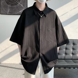 Men's Casual Shirts 2023 Summer Ice Silk Vertical Stripe Shirt Short Sleeve Lapel Blouse Top Loose Clothing Camisas 230511